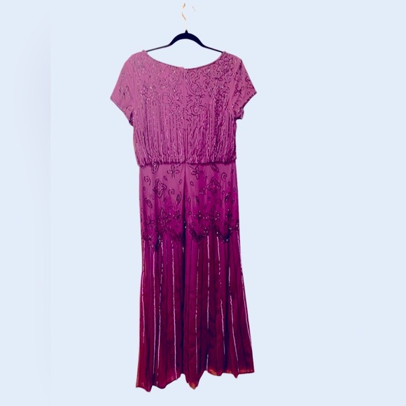 Adrianna Papell Beaded Burgundy Short-Sleeve Gown – Size 10 Petite - Picture 3 of 6